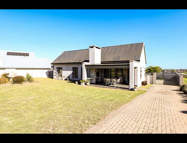 3 BEDROOM HOUSE FOR SALE IN BLUE MOUNTAIN VILLAGE